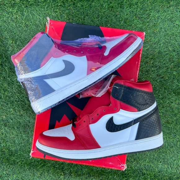 Jordan 1 satin Chicago - Picture 3 of 4